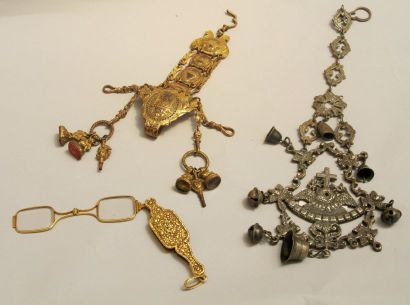 Hochet de berceau à sept clochettes en argent...