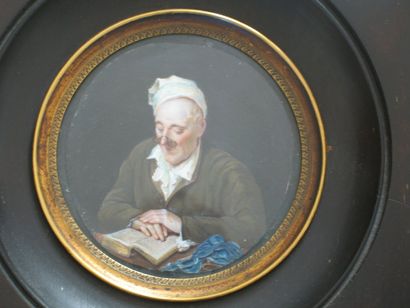 Miniature sur ivoire figurant un homme aux...