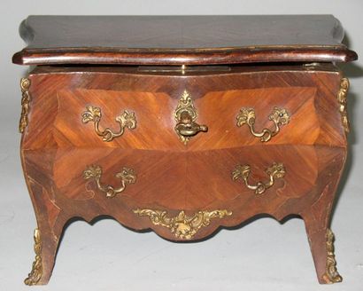 Commode de maitrise en placage de bois de...