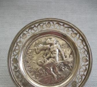 Coupelle en argent à décor en relief d'une...