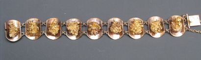 Bracelet en or rose orné de neuf plaques...