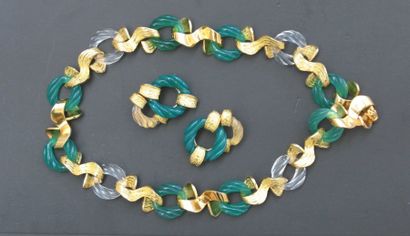 CHAUMET Parure en or sculpté, composée d'un...