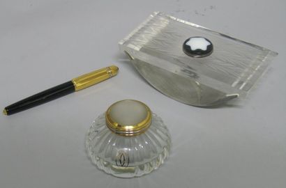 CARTIER, stylo plume « Pasha » en métal doré...