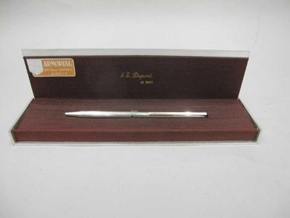 Stylo bille ST DUPONT en argent massif, dans...