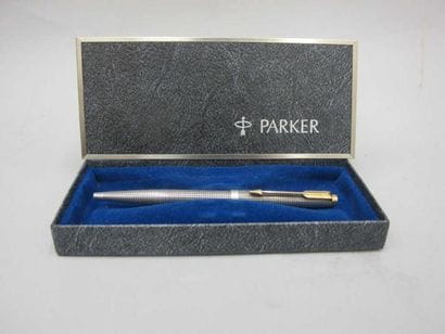 PARKER USA
Stylo bille PARKER 75 en argent...