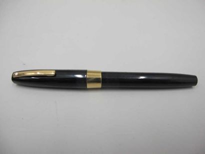 SHEAFFER
Noir et or, plume losange plaquée...