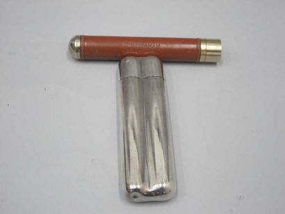 CHESTERMAN
Etui à cigare en métal et cuir...