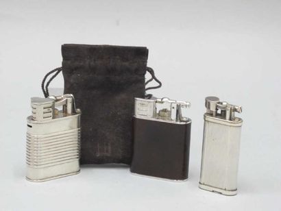 DUNHILL.
Briquet en acier chromé gainé de...