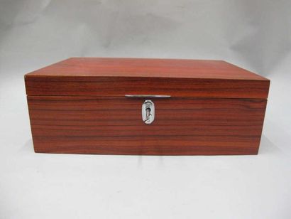 DUNHILL.
Cave à cigares en palissandre. Dim:...