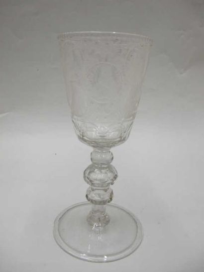 Verre à pied en cristal taillé et ciselé...