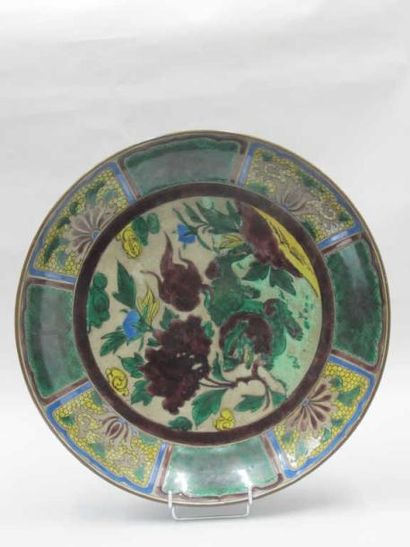 JAPON
Coupe en porcelaine émaillée bleu vert...