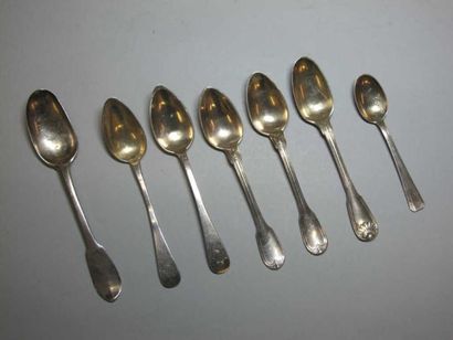 Lot de sept cuillères à dessert en argent...