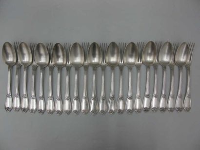 Série de 11 couverts en argent à filets,...