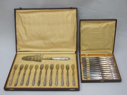 11 Couteaux en argent fourré, lame inox....