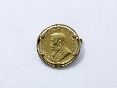 Broche en or 18 K, ornée d'une pièce de 1...