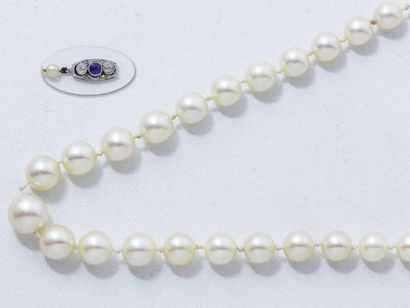 Collier composé d'une chute de perles de...