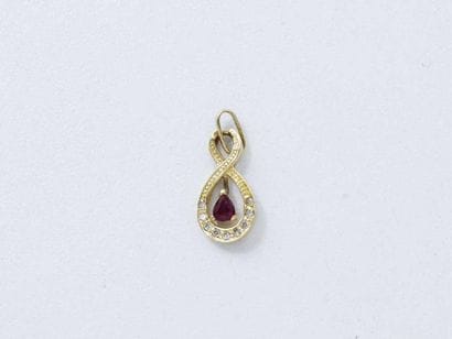 Pendentif en or 18 K, orné d'un rubis taille...