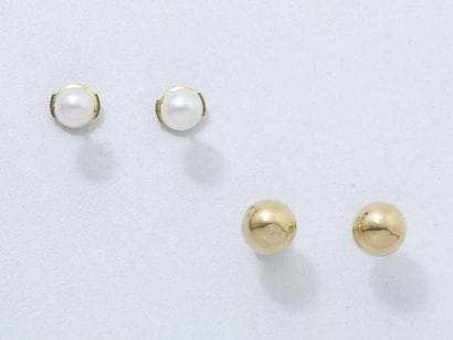 Lot en or 18 K, composé de 2 Paires de boucles...