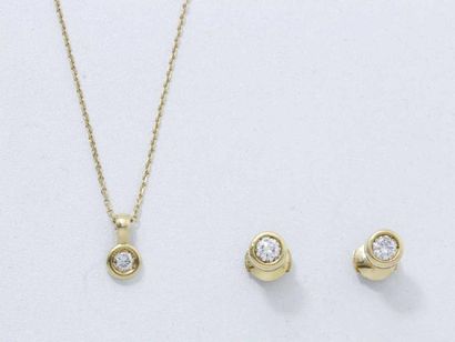Parure en or 18 k, composée d'une paire de...