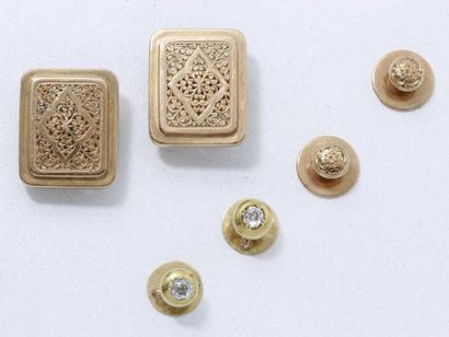 Lot en or 18 K composé de 2 paires de boutons...