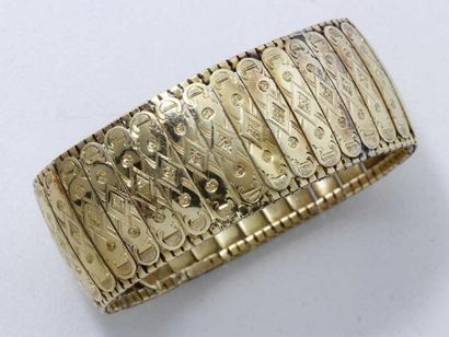 Bracelet manchette en or 18 K articulé, composé...
