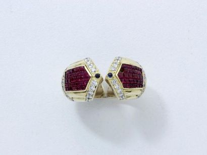 Bague jonc ouvert godronné en or 18 K, épaulée...