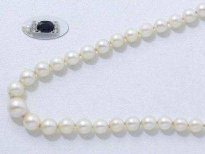 Collier composé d'une chute de perles de...