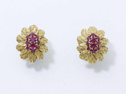 Paire de clips d'oreilles en or 18 K sculpté,...