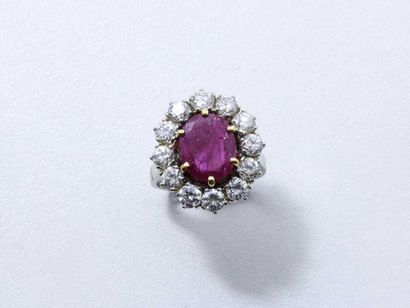 Bague pompadour en or gris 18 K, ornée d'un...