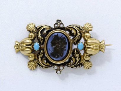 Broche en or 18 K estampé partiellement émaillé...