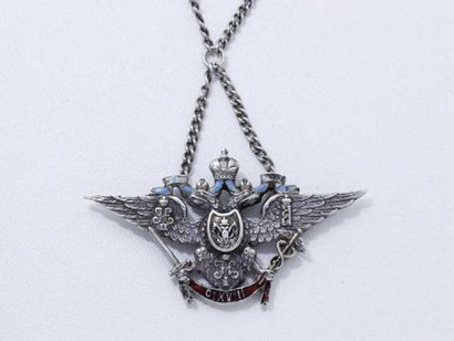 Insigne de l'Ecole militaire de Kiev en argent...