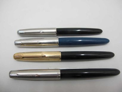 Lot de quatre stylos plume PARKER 51 noir...