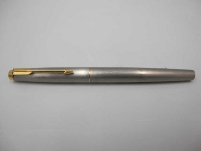 PARKER
T1 TITANIUM, plume capotée acier fond...