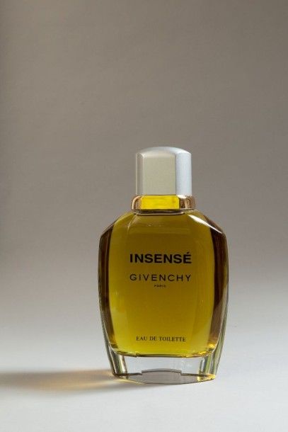 GIVENCHY 