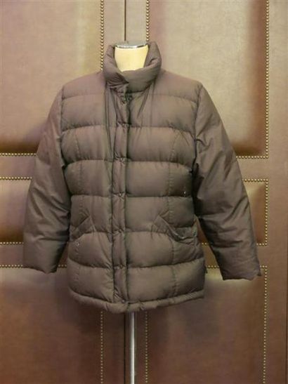 MONCLAIR
Doudoune marron courte T.42