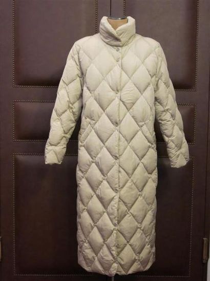 MONCLAIR
Doudoune beige longue T.42