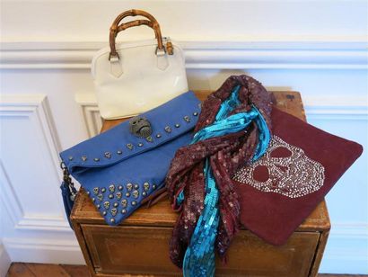 GUCCI
Lot comprenant:1 mini sac Gucci en...