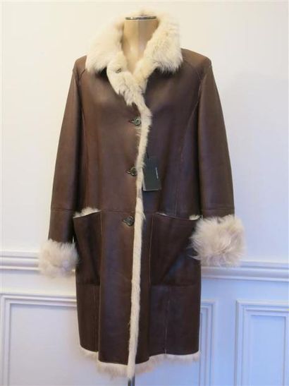 HUGO BOSS
Peau lainée cuir marron extra souple,intérieur...