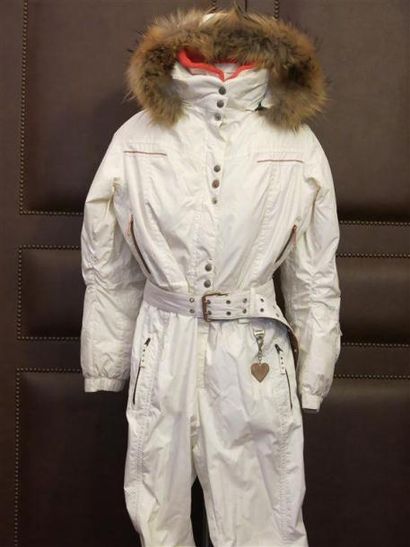 POIVRE BLANC
Combinaison de ski blanche capuche...
