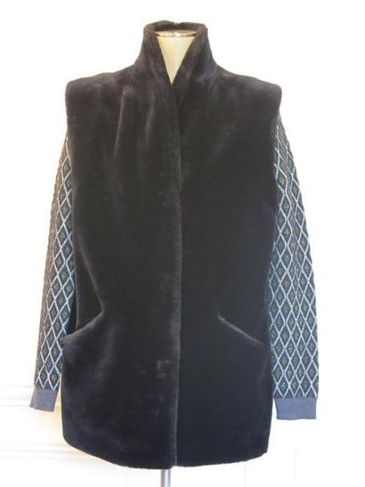 Marni Gilet
Teddy noir et pull Marni noir...