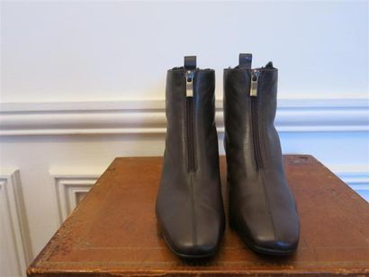 Boots chevreau marron,fourré, zip sur le...