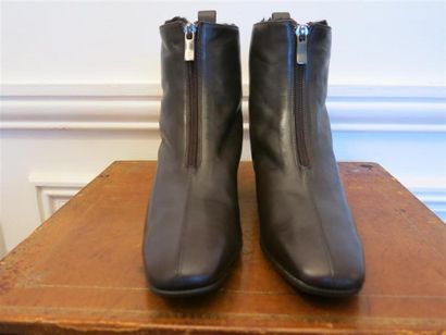 Boots chevreau marron,fourré,zip sur le devant...