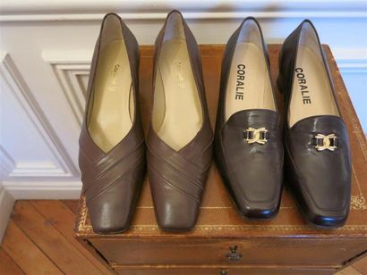 Lot comprenant:1 paire de mocassins chevreau...