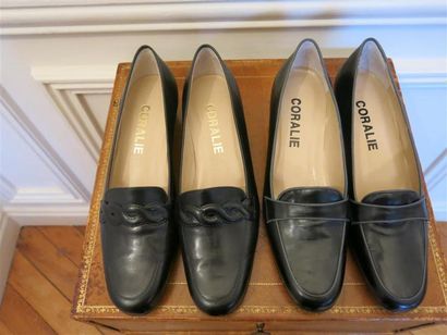 Lot comprenant: 2 paires de mocassins chevreau...