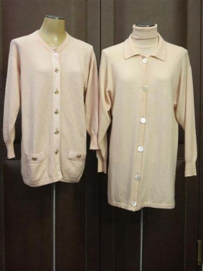Scottish shop
Lot comprenant 1 twin-set caschemire...