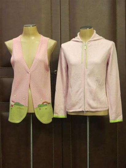 Escada et Victoria
Lot comprenant:1 pull...