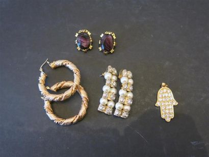 Lot 3 paires de boucles d'oreilles dorées...