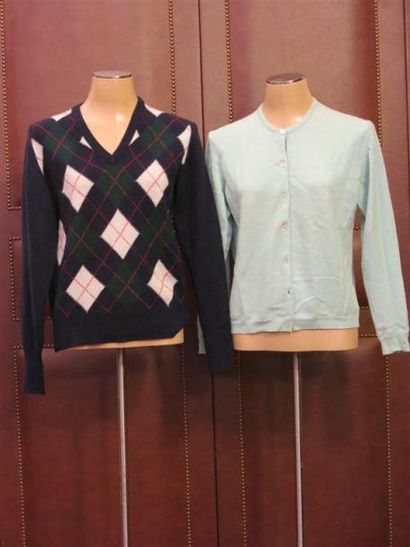 Bond street et Bompard
Lot comprenant:1 pull...