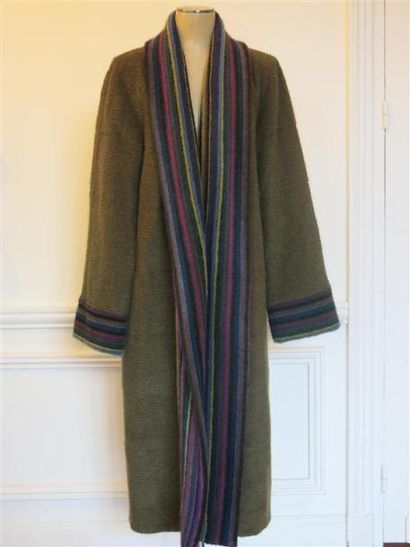 MISSONI
Manteau long en mohair kaki et violet.T.42...