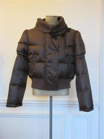 HUGO BOSS
Doudoune courte, marron, doublée...